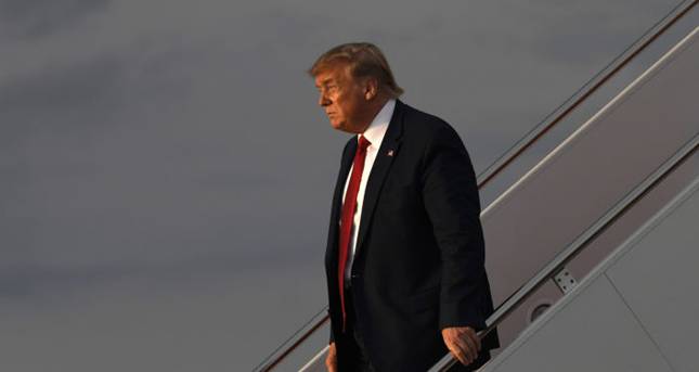 US-Prsident Donald Trump steigt von der Air Force One in der Andrews Air Force Base