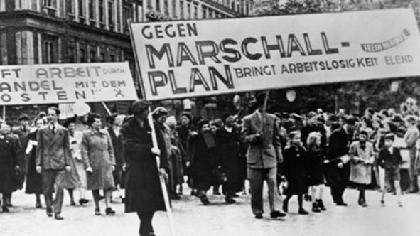 Er stie nicht nur auf Gegenliebe: Vor allem Kommunisten demonstrierten 1948 in Deutschland gegen den Marshall-Plan mit seiner anti-sowjetischen Ausrichtung. 