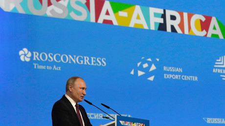 Der russische Prsident Wladimir Putin hlt eine Rede auf der Plenarsitzung des Russland-Afrika-Gipfels 2019 in Sotschi, 23. Oktober 2019.