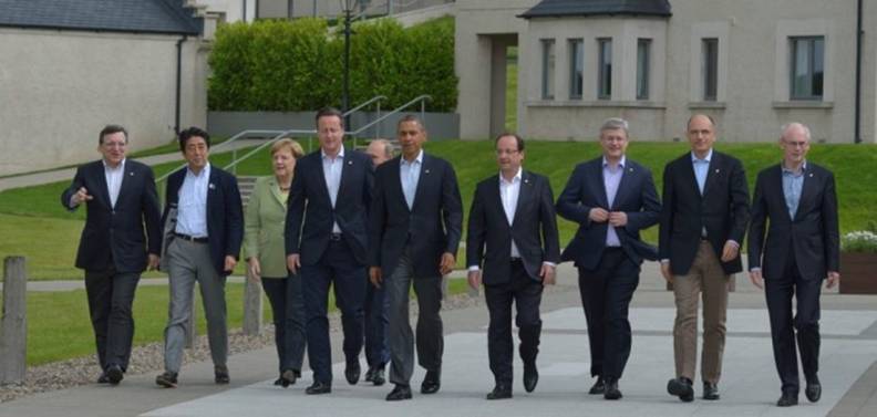 Herman van Rompuy, Enrico Letta, Stephen Harper, Franois Hollande, Barack Obama, Vladimir Putin, dahinter, David Cameron, Angela Merkel, Shinzō Abe und Jos Manuel Barroso (von rechts nach links) / ec.europa.eu