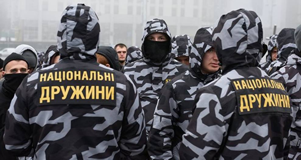 Ukrainische Nationalisten während der Aktion für die Verhängung des Kriegsrechtes in Kiew